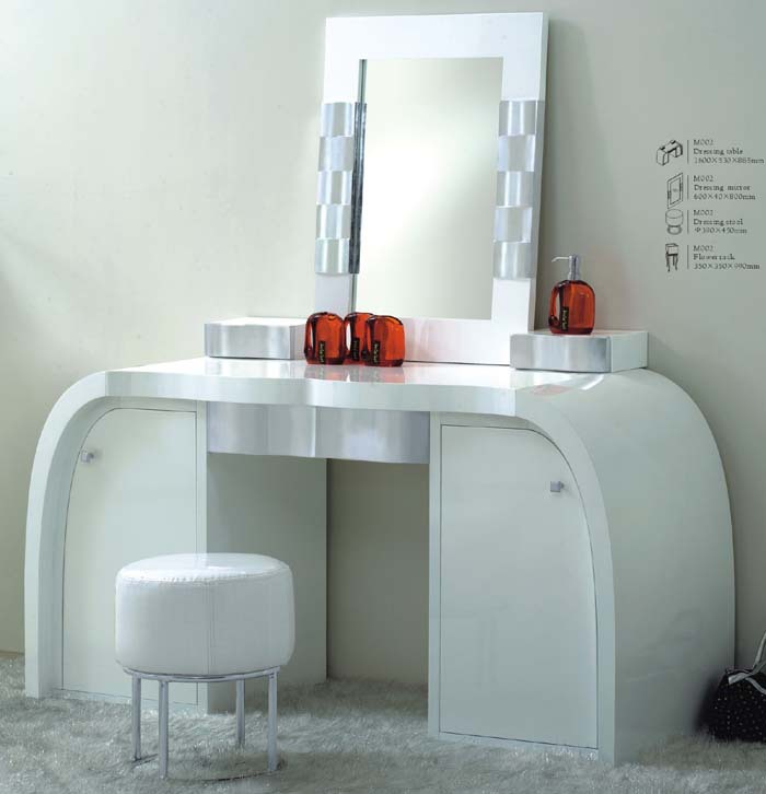 White dressing table with a mirror