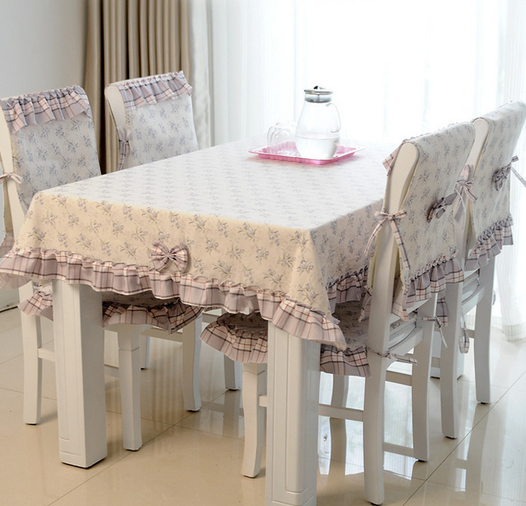 Covers with a pattern and ruffles on the chairs for the kitchen