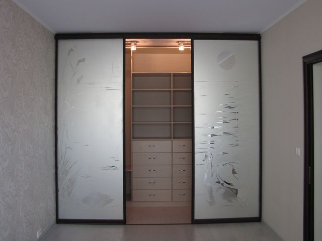 portes d'armoire avec des motifs d'armoire