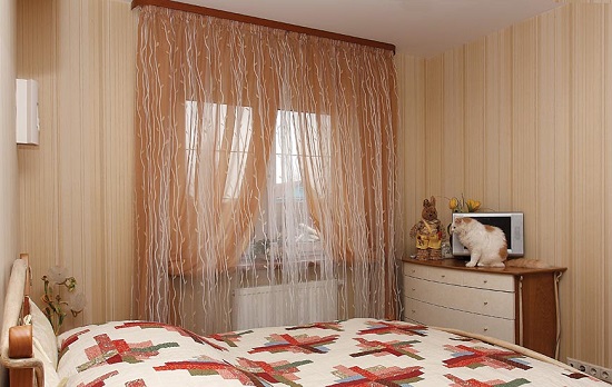 Organza curtains in the bedroom