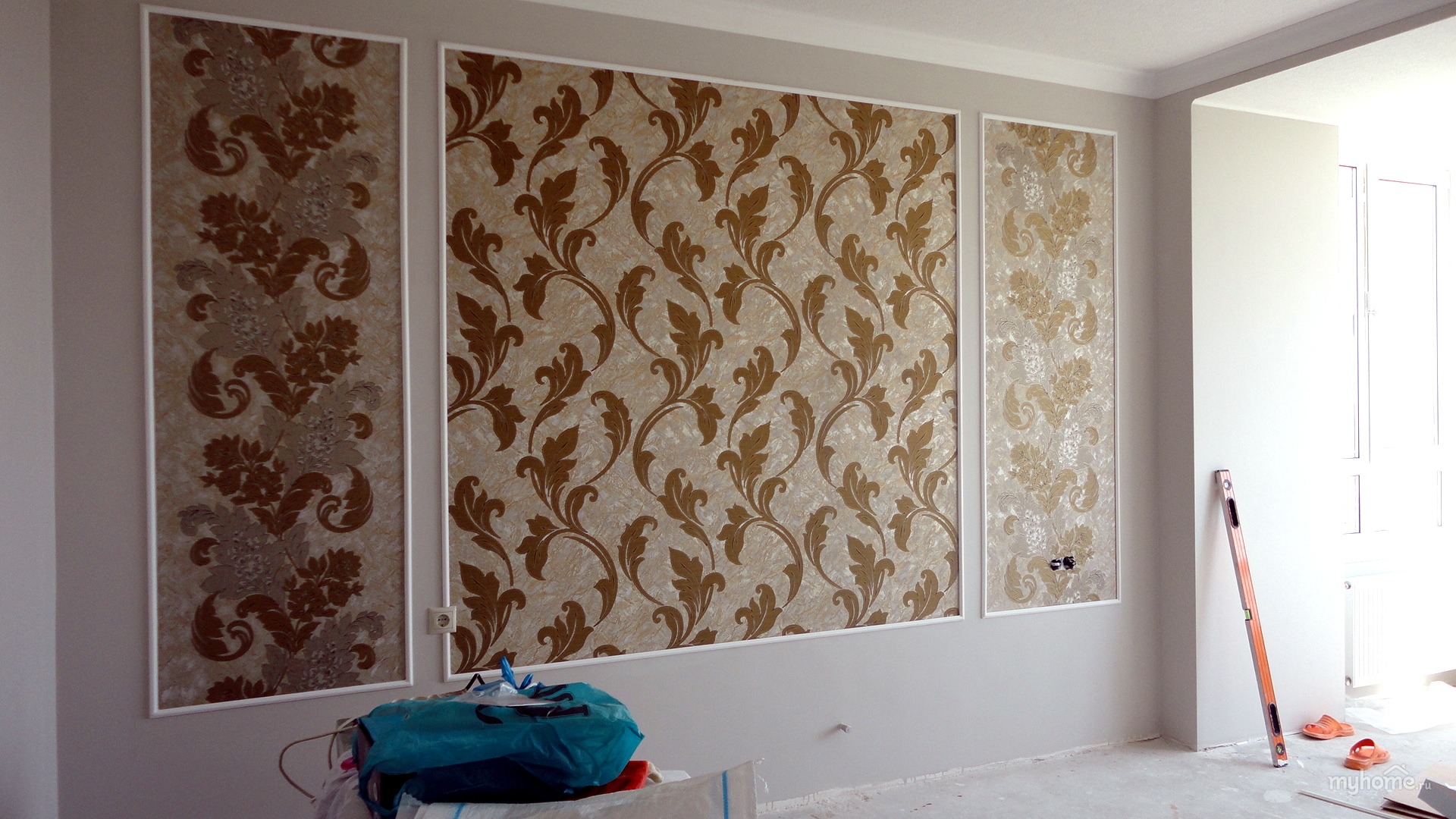 „DIY“ sienų dekoras miegamajame su skystais tapetais