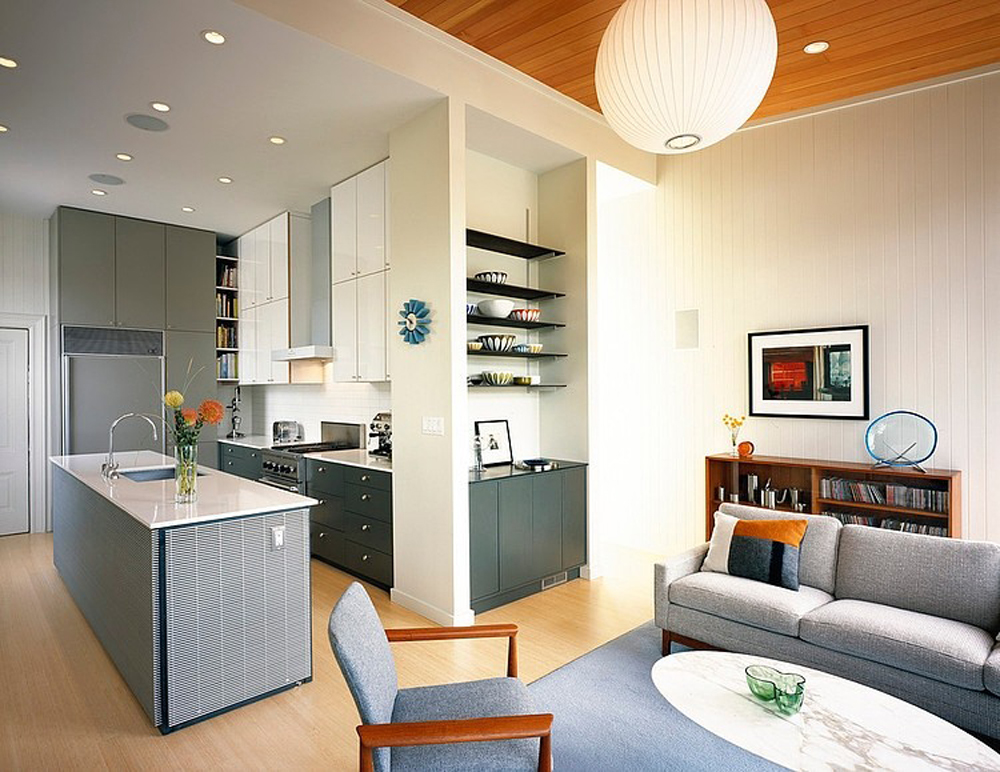 Design interessante per una piccola cucina-soggiorno con una separazione degli spazi