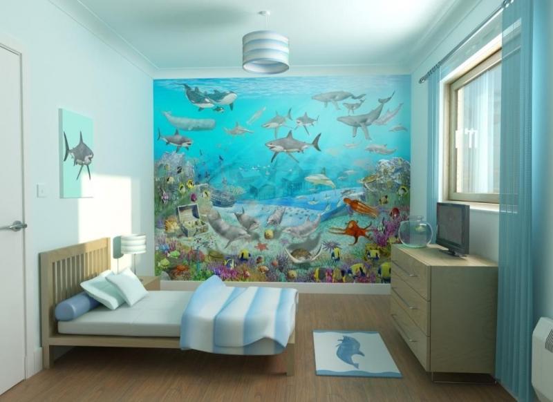 Fotoattēls ar tematiskām tapetēm sienas dekorēšanai bērnu istabā zēnam