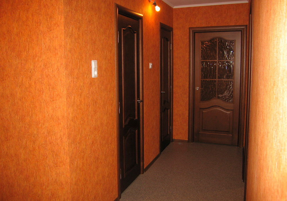 Original orange wallpaper idea for the corridor