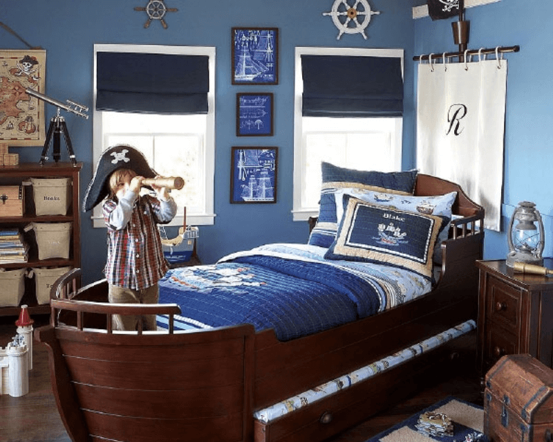 Caractéristiques du décor d'une chambre d'enfant dans un style marin pour un garçon moderne