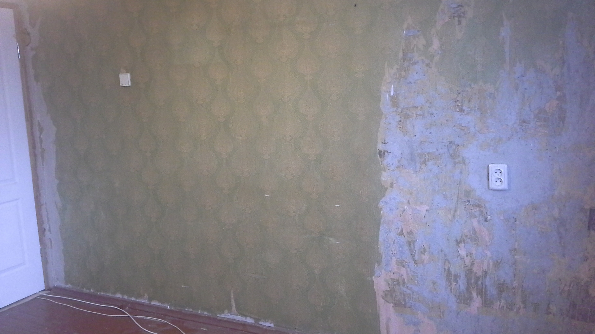 The method of priming a wall with old wallpaper for applying new material