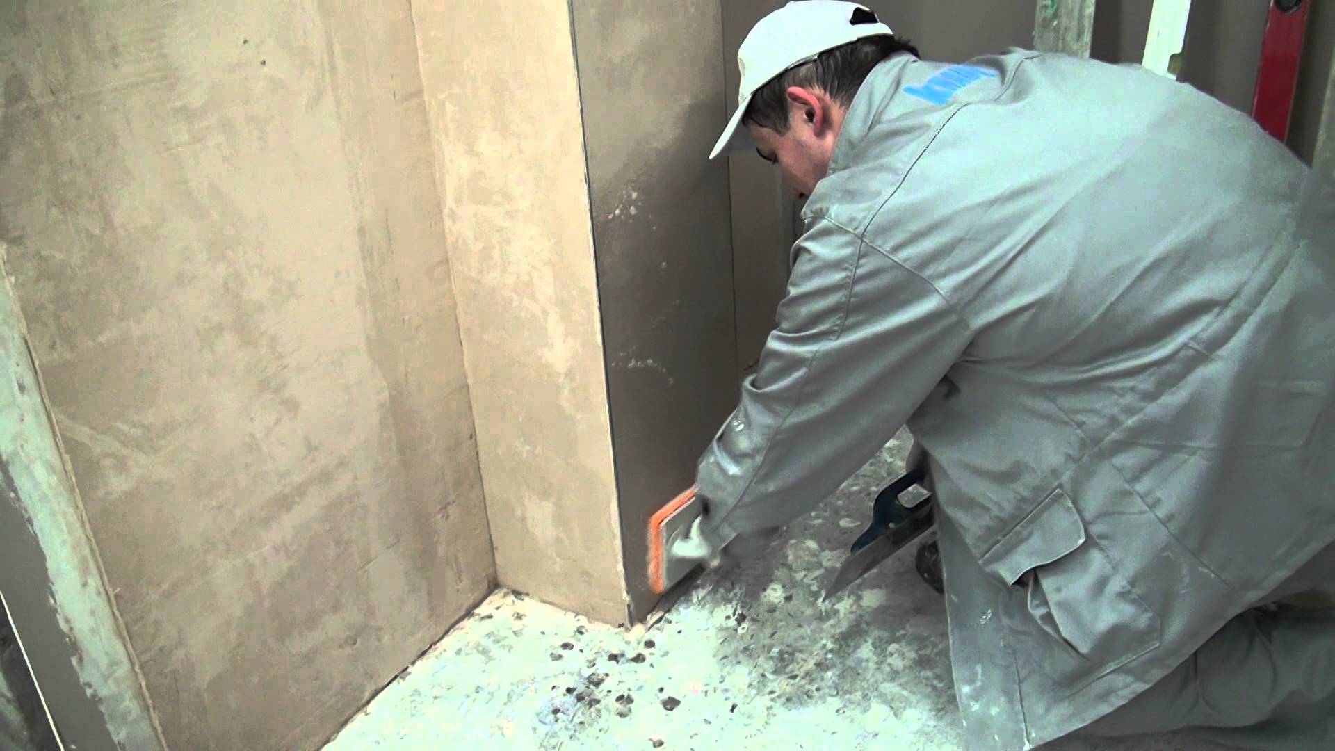 Technologie pour la préparation appropriée des murs pour la décoration du papier peint