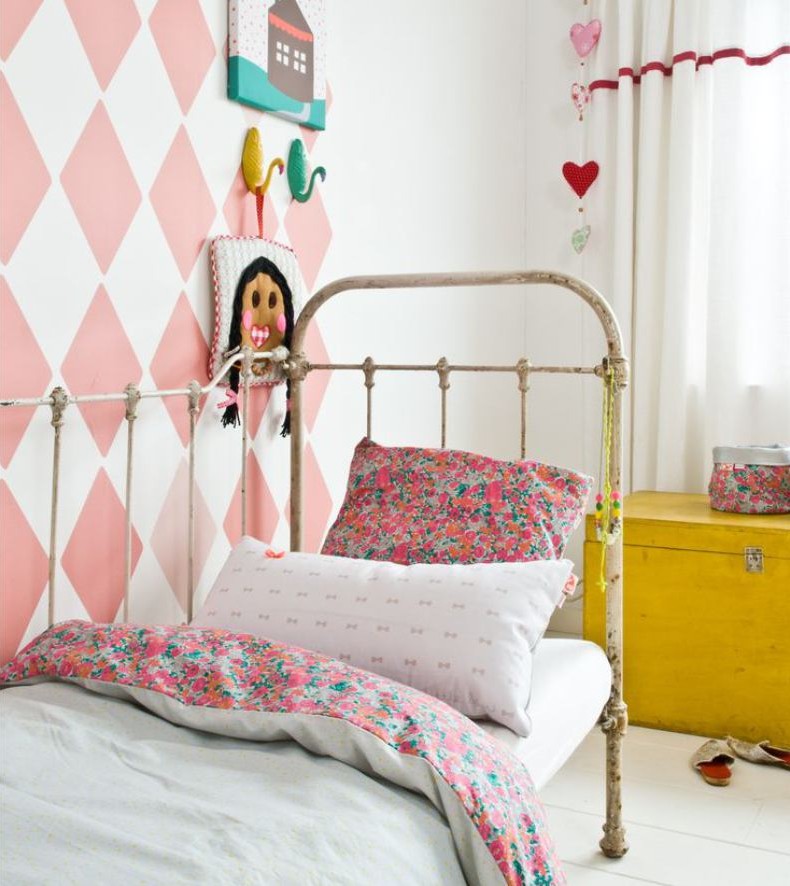 Scegli un bellissimo murale rosa nella stanza dei bambini