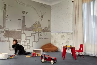 Choose a wallpaper for a bright children's room