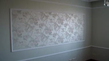 Do-it-yourself liquid wallpaper for a bright and large bedroom