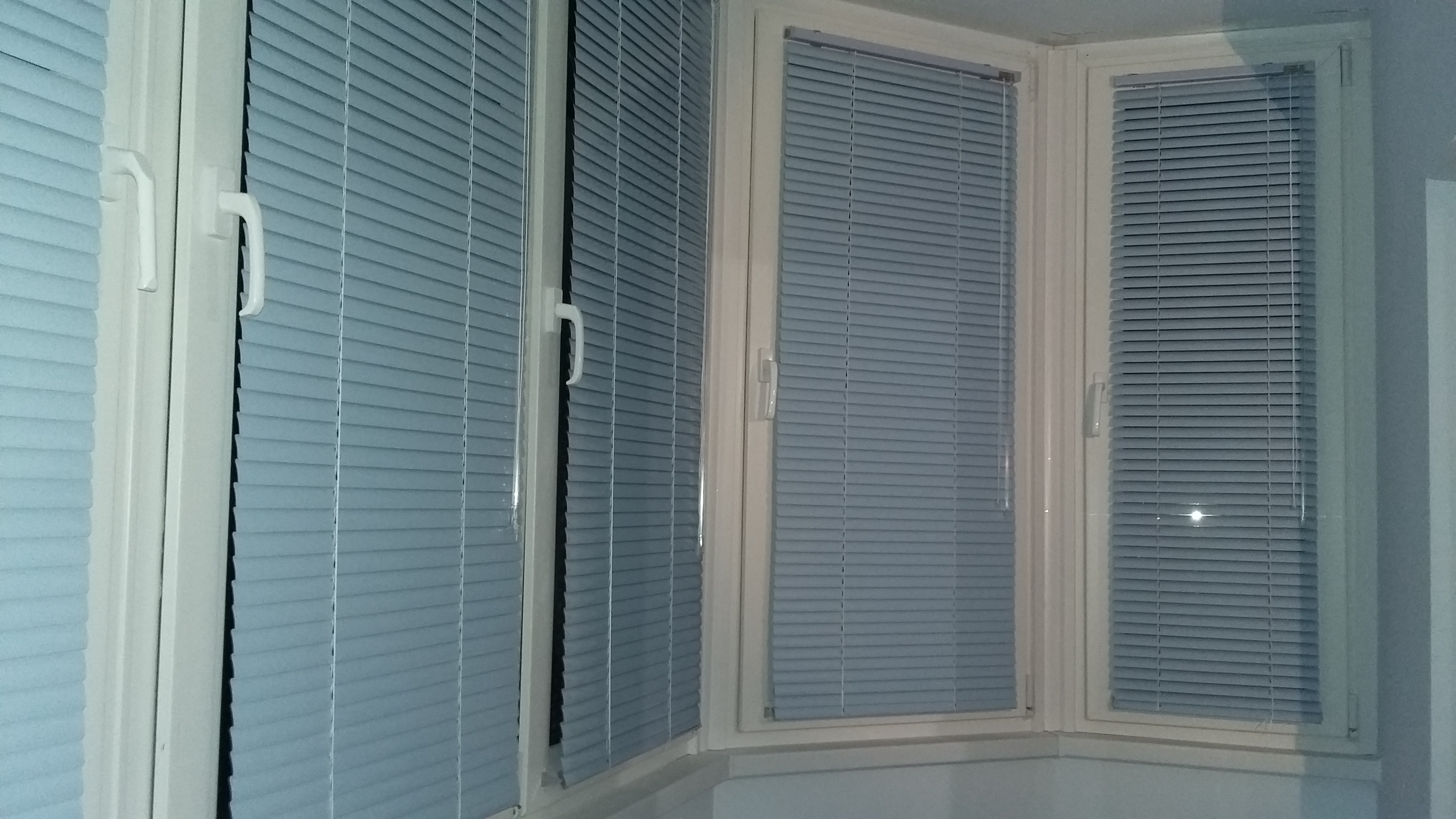 Classic white wallpaper blinds