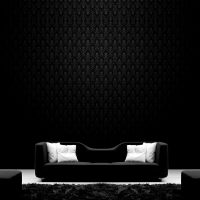 juodos tapetai gyvenamojo kambario dizaine palėpės stiliaus paveikslėlyje
