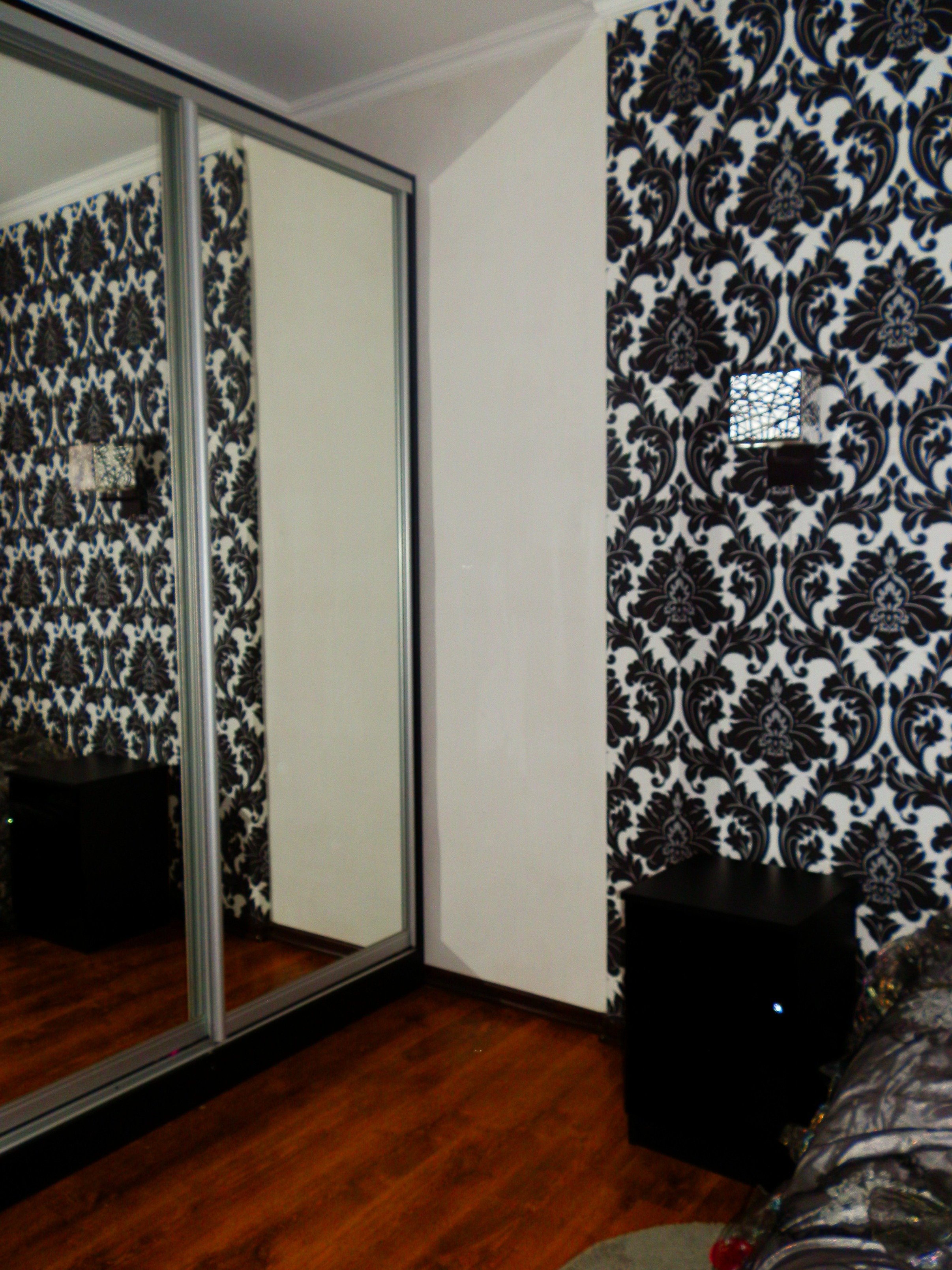 black wallpaper in the design of the living room in the style of Gothic