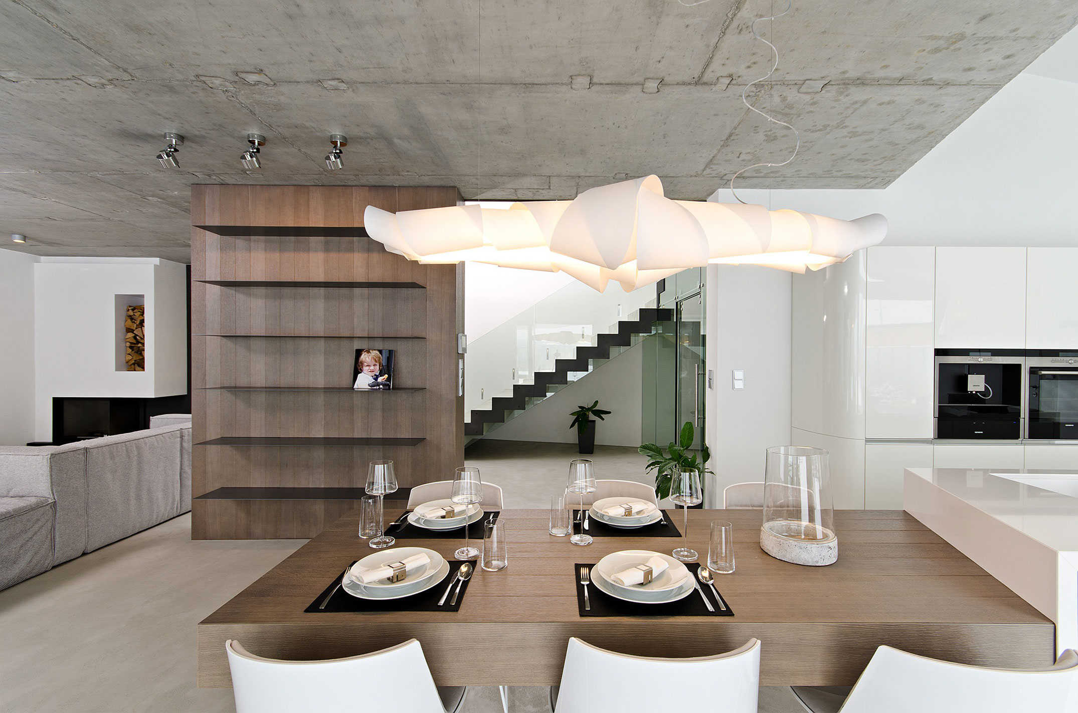 ceiling style with concrete mortar in the room