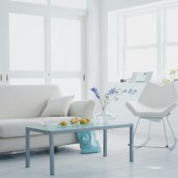 gražus prieškambario interjeras baltos spalvos nuotraukoje