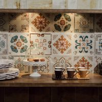 light apron made of small format tiles with the image in the kitchen decor photo