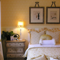 chic bedroom design in the style of shabby chic photo