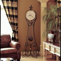 horloge en bois dans le salon photo de style campagnard