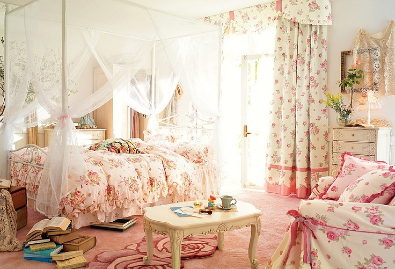 bright decor in the style of shabby chic