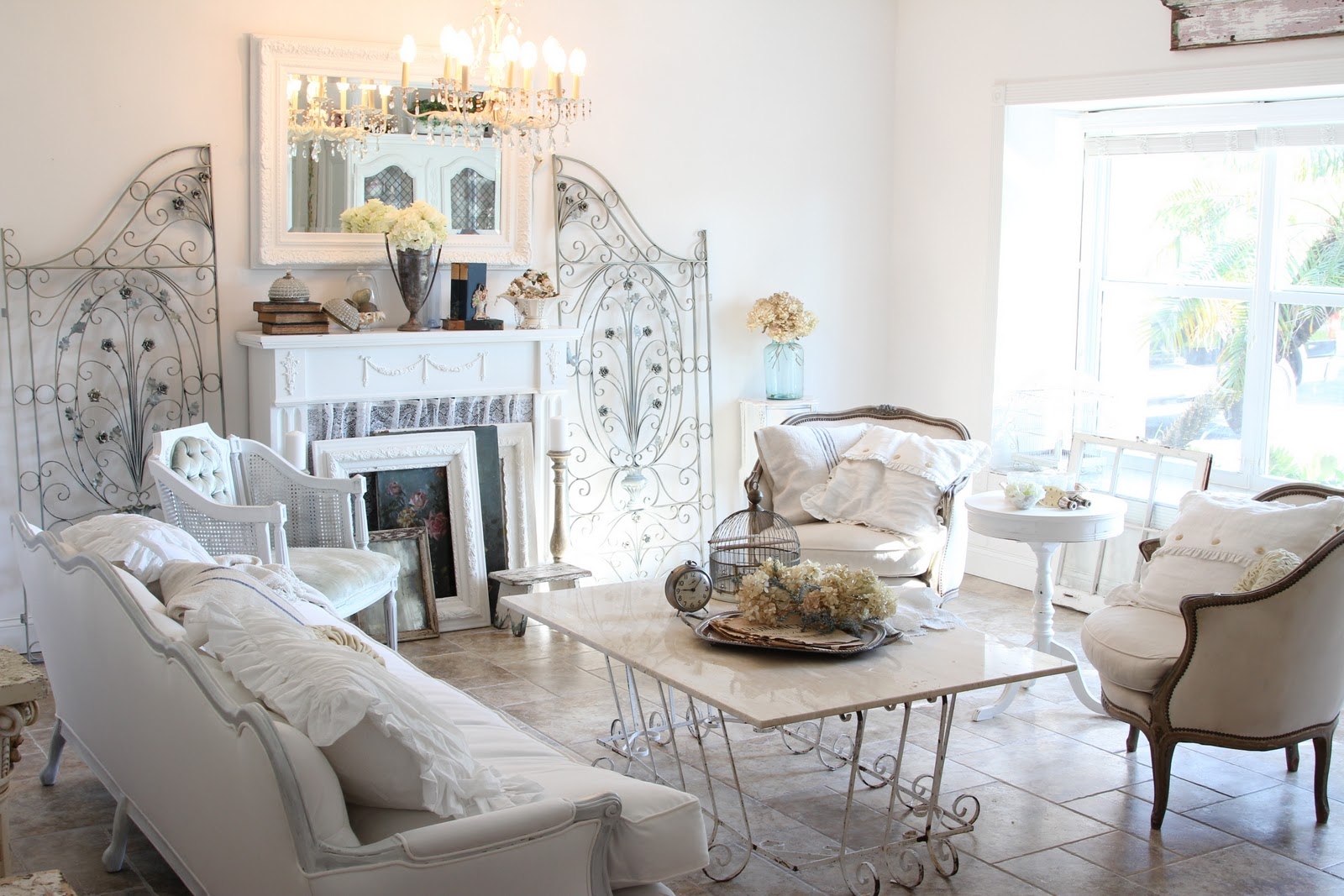 chic bedroom interior in the style of shabby chic