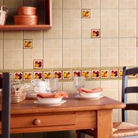 light apron made of standard format tile with a picture in the decor of the kitchen picture