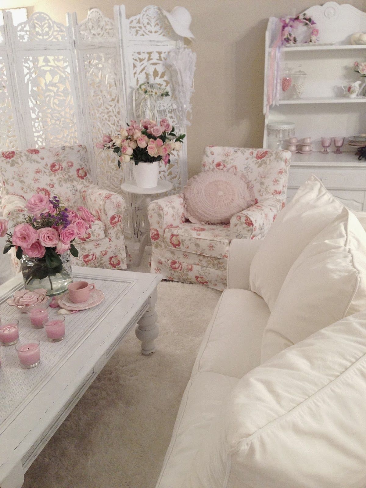 bright style room in shabby chic style