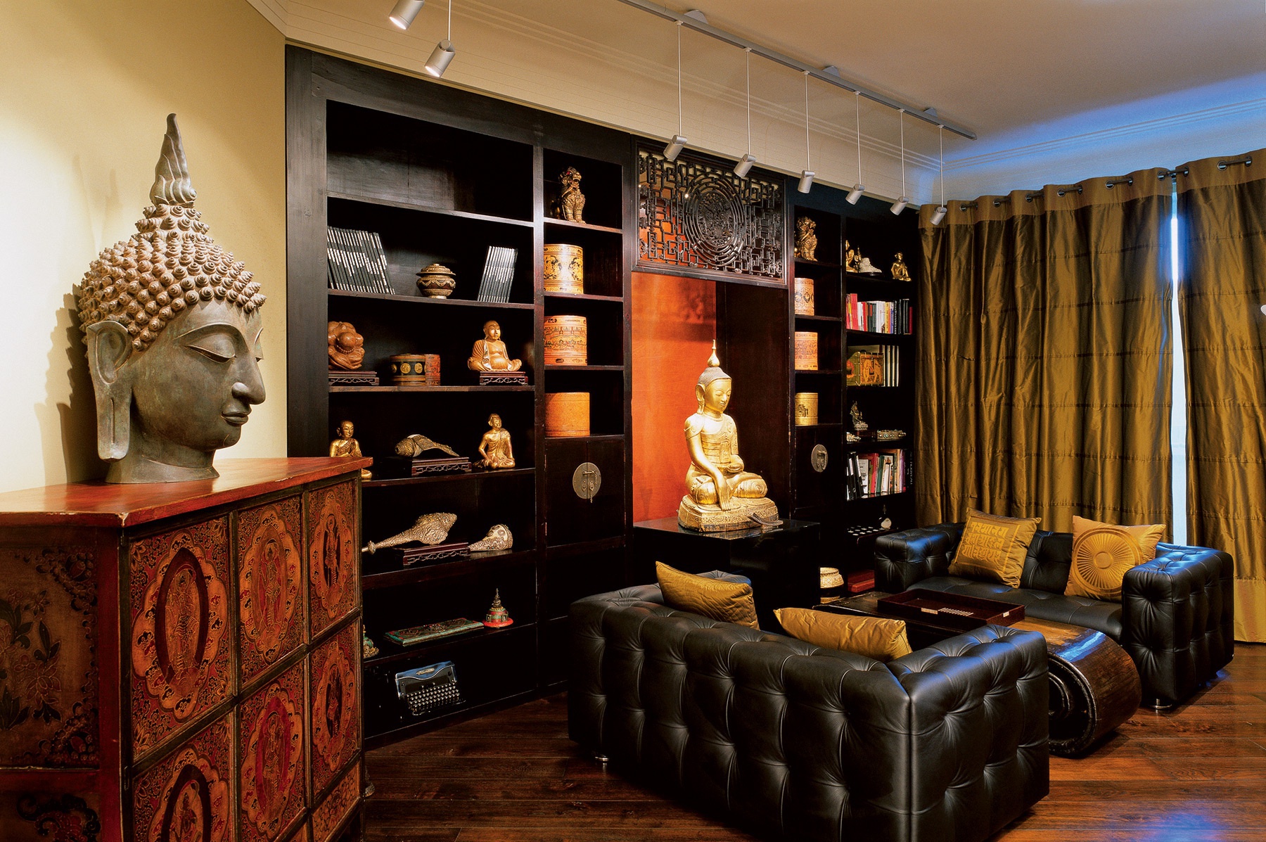 bright ethnic style living room design