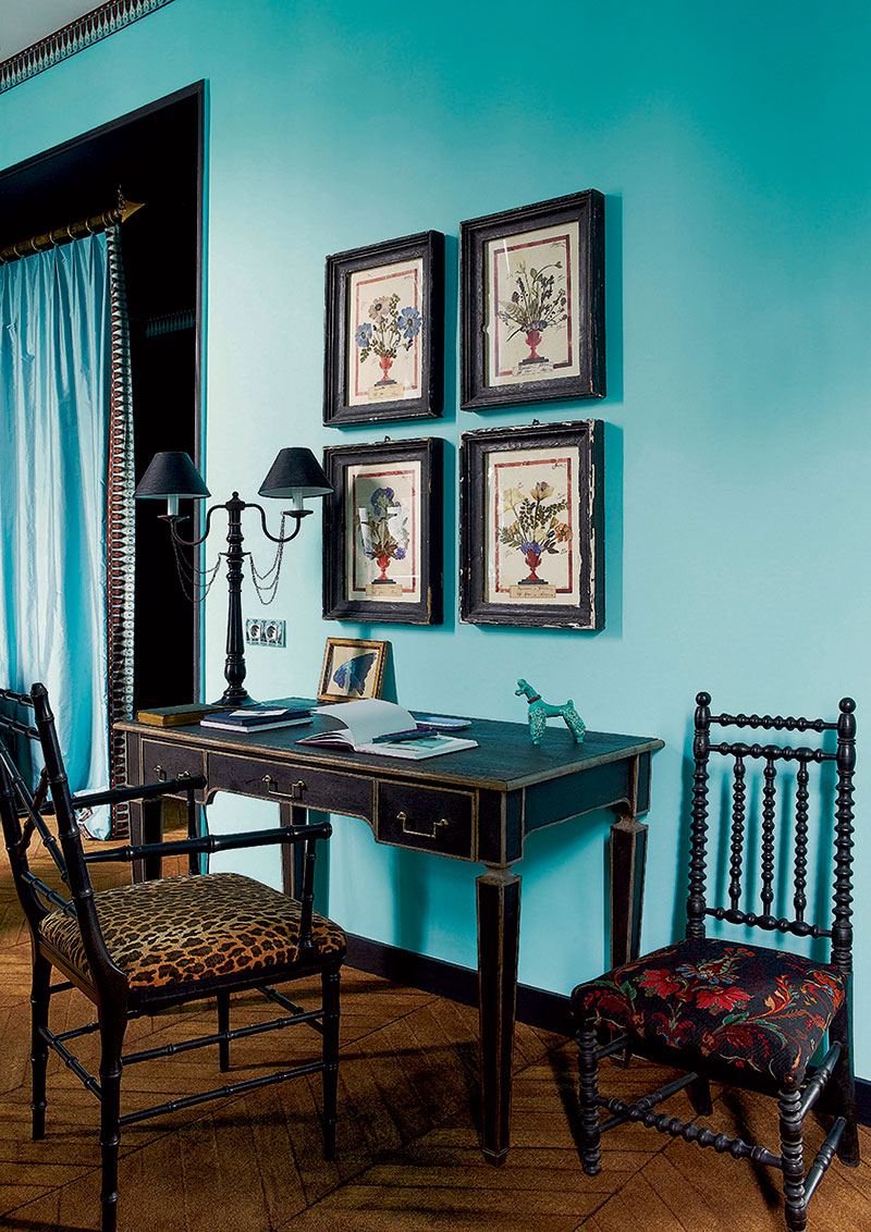unusual decor of the hallway in turquoise color