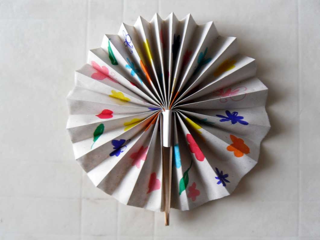 paper fan in guest design