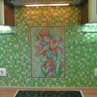 light apron made of standard format tile with a picture in the interior of the kitchen picture