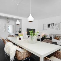 murs blancs dans une photo intérieure de salon de style scandinave