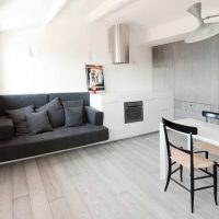 murs blancs à l'intérieur d'un appartement dans le style du minimalisme photo
