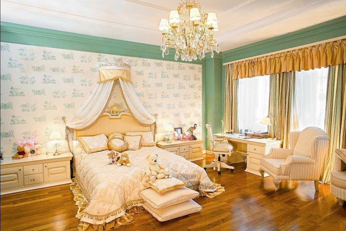 beautiful empire style room