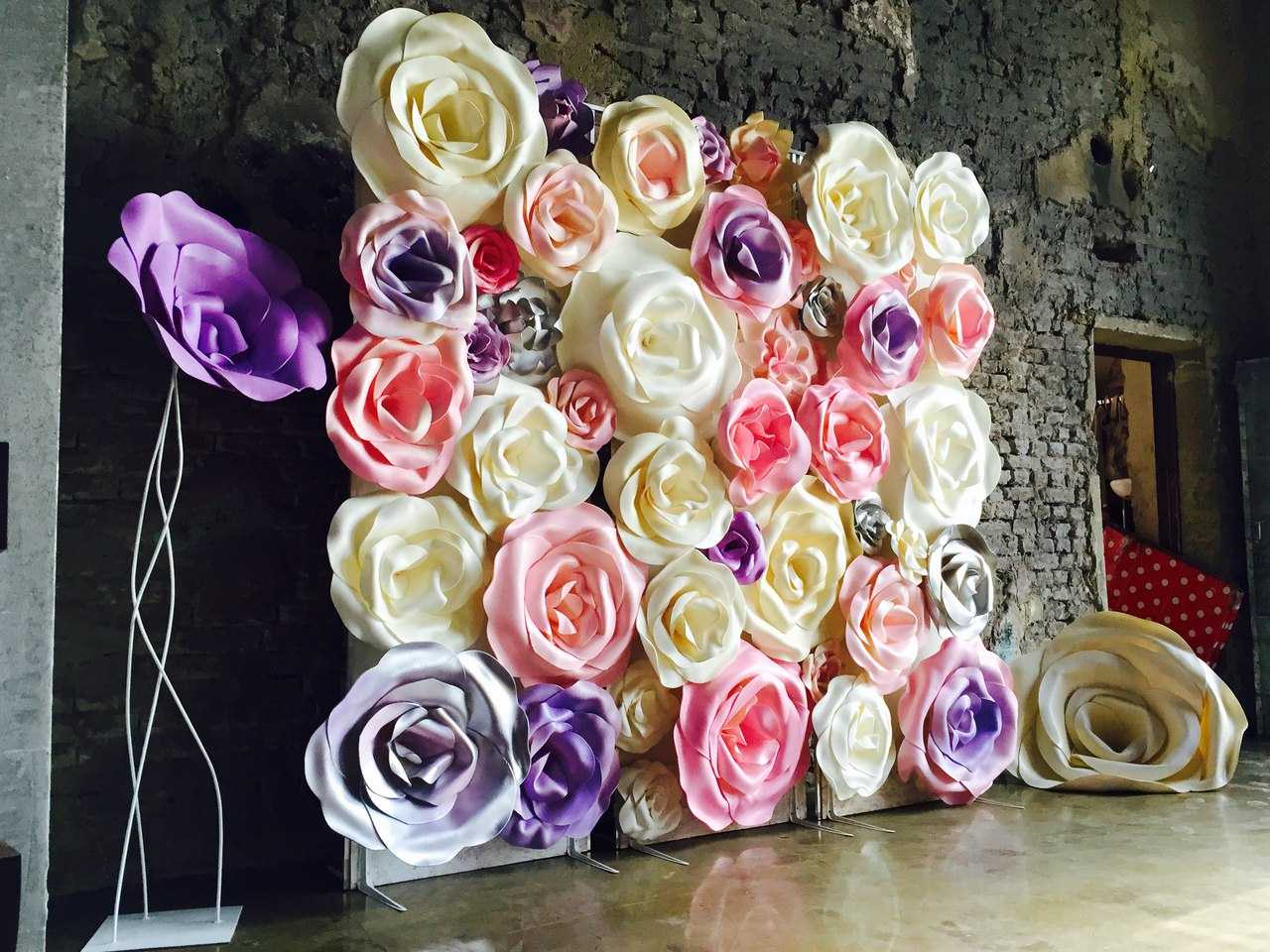 pink paper flowers in the decor of the hall