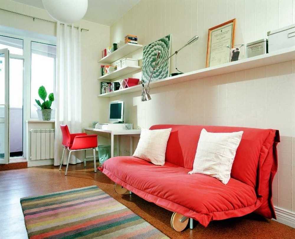combination of red with other colors in the decor of the hallway