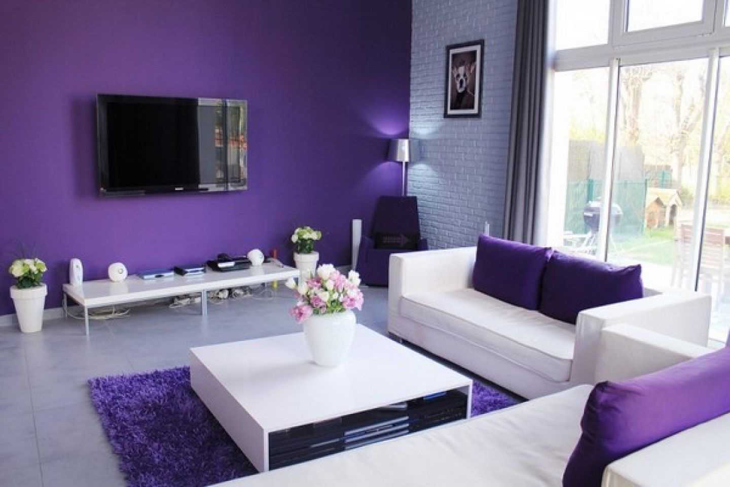 combination of lilac in the interior of the apartment