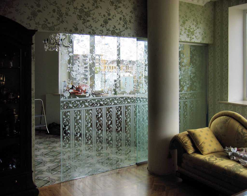 reflective glass in the design of the nursery