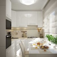 mobilier blanc clair dans la conception de la photo de la cuisine