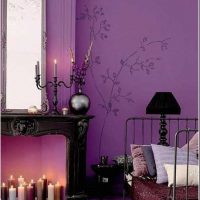 stile appartamento luminoso in foto a colori viola