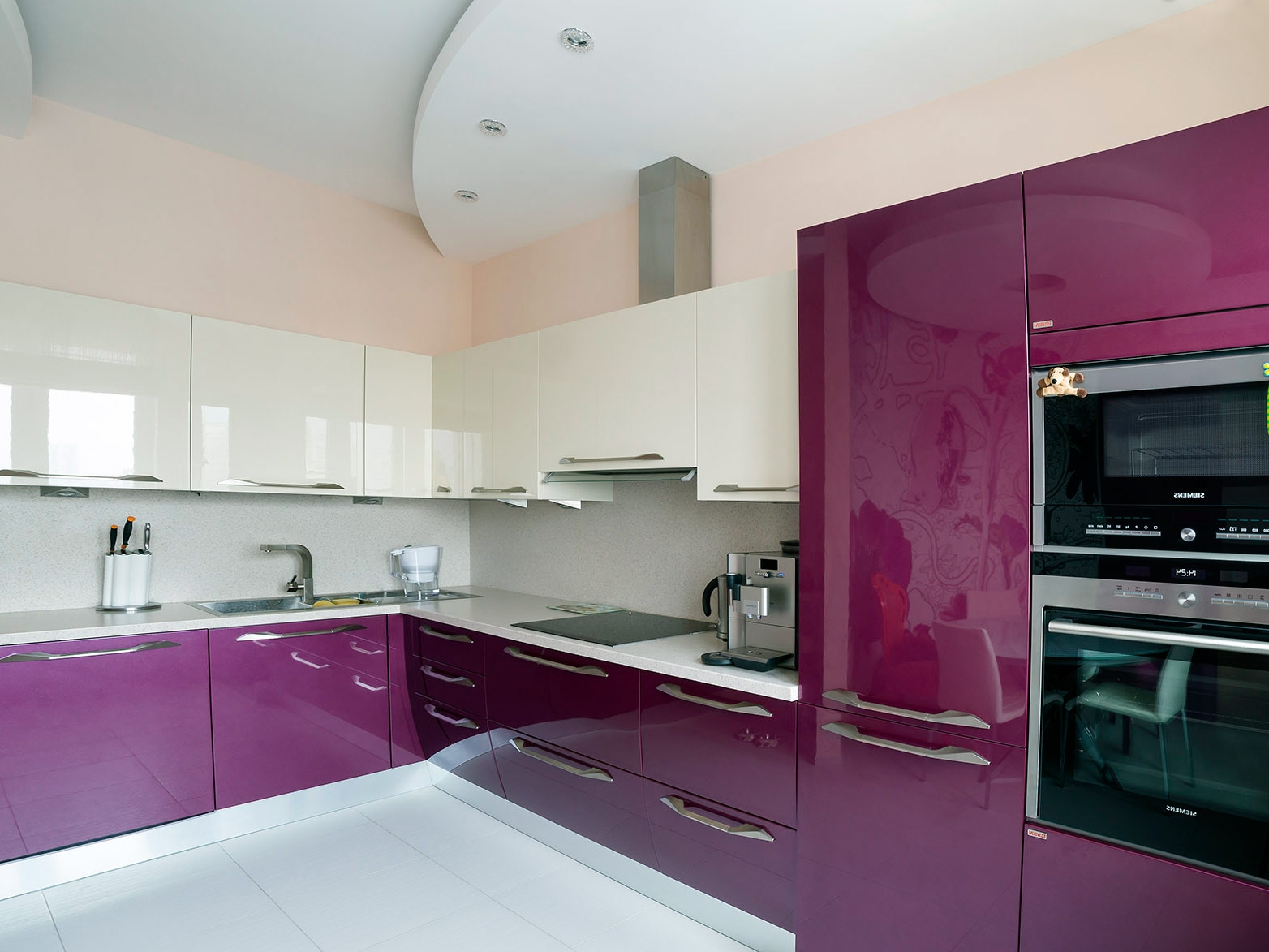 unusual kitchen decor in purple tint