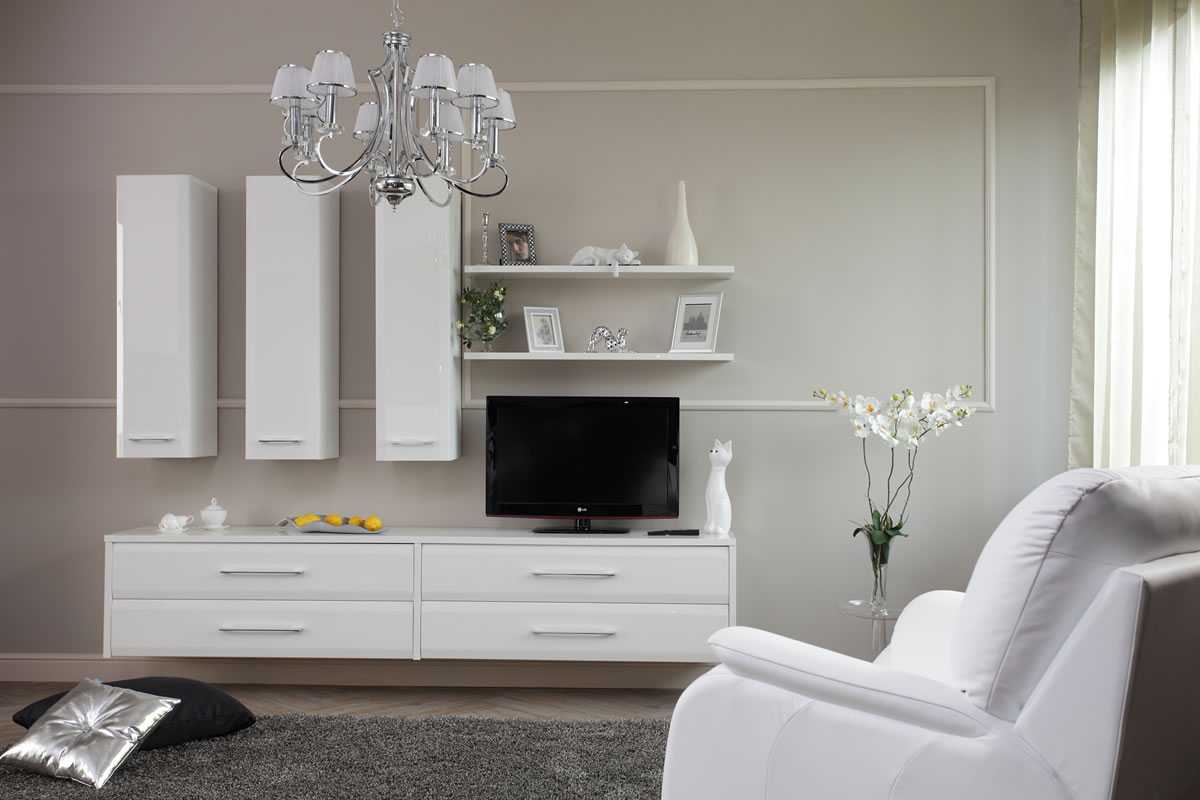 mobilier blanc lumineux dans le style de l'appartement