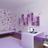 insolito design dell'appartamento in foto a colori viola