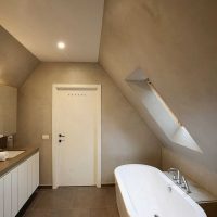 the idea of ​​the original decorative plaster in the design of the bathroom photo