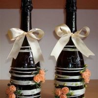 idea of ​​beautiful decoration of champagne bottles with twine photo