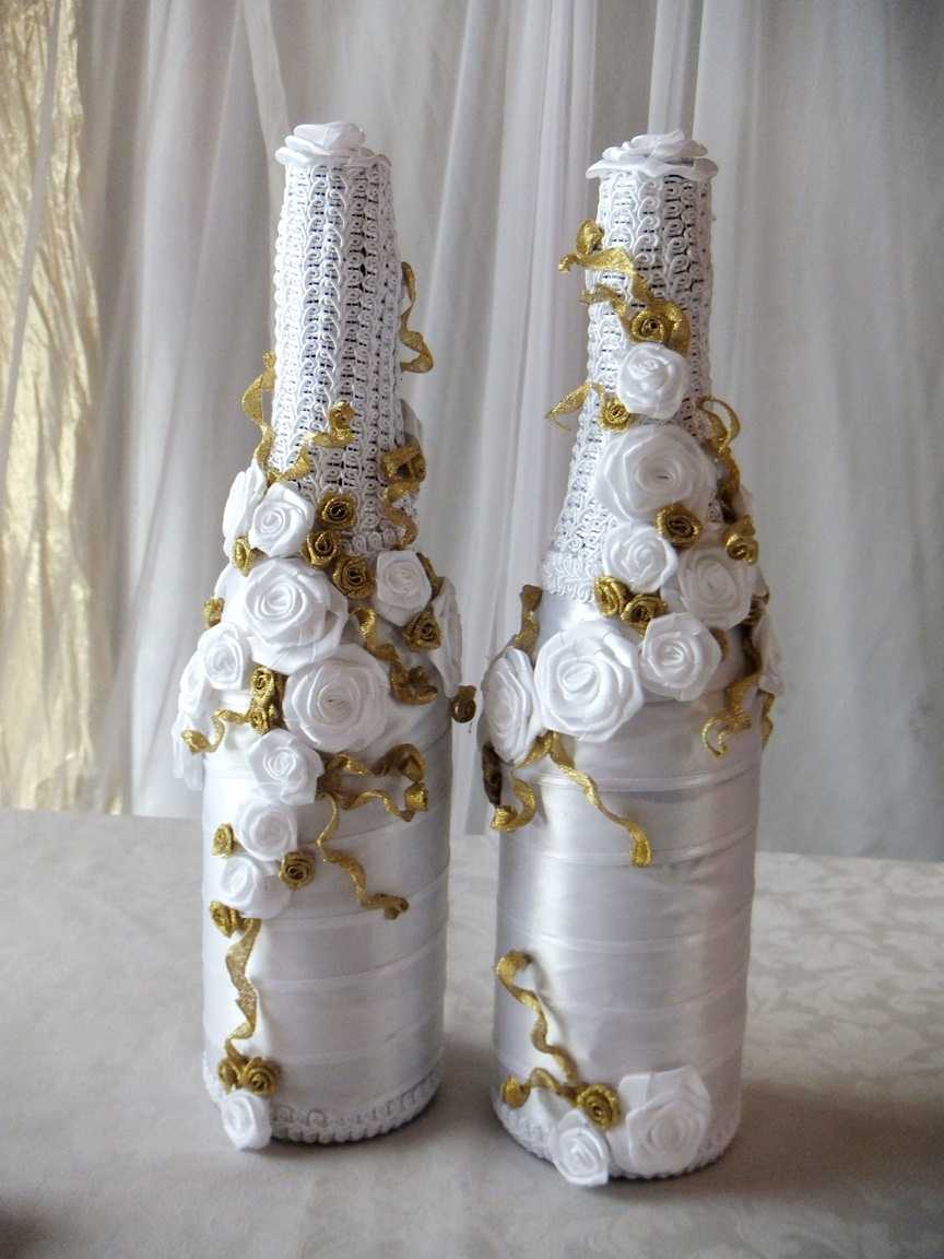 the idea of ​​brightly decorating champagne bottles with twine