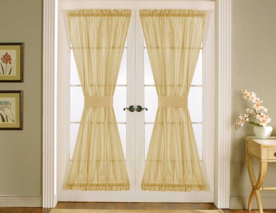 variant of beautiful decoration of curtains