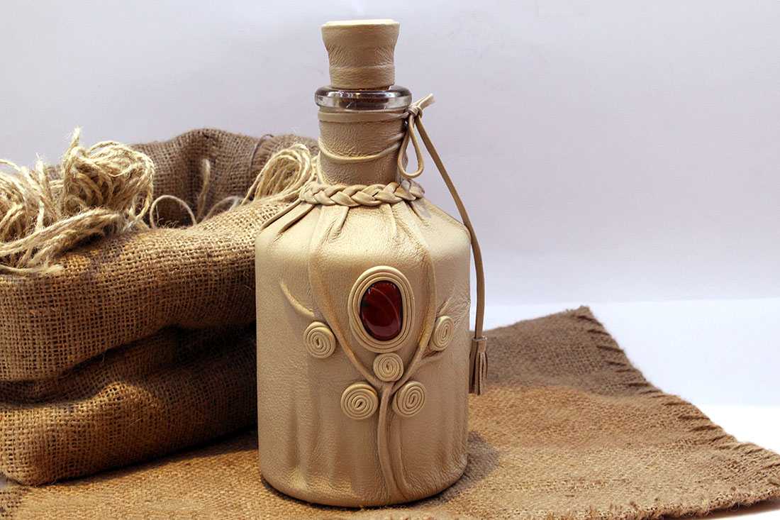 do-it-yourself version of the original decor of glass bottles of leather