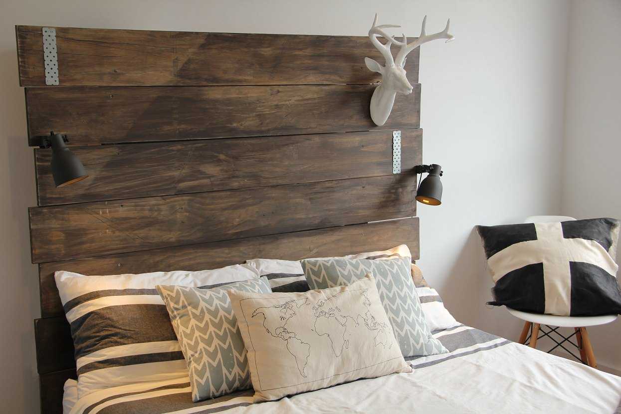 originalaus kambario dekoro su mediena idėja „pasidaryk pats“