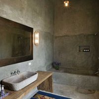 opzione di intonaco decorativo luminoso nell'arredamento della foto del bagno