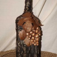 the idea of ​​a beautiful decoration of glass bottles of leather with your own hands photo